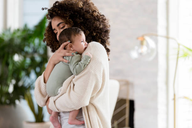 O uso de simeticona em bebês com cólicas pode aliviar o desconforto e diminuir o choro dos lactentes