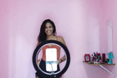 Aprenda a usar microtendências regionais para criar conteúdo viral no TikTok e aumentar seu alcance de forma estratégica.